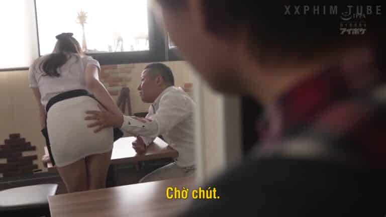 Anh nhân viên thất tình khi nhìn crush bị tên quản lý địt