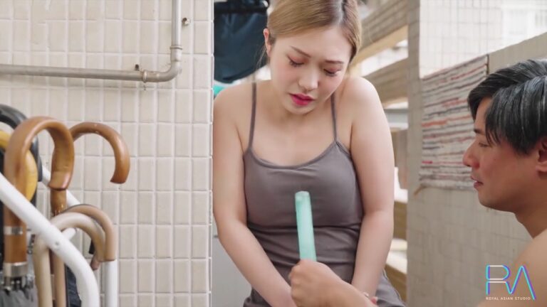 Con dâu bị bố chồng quấy rối lúc chồng vắng nhà